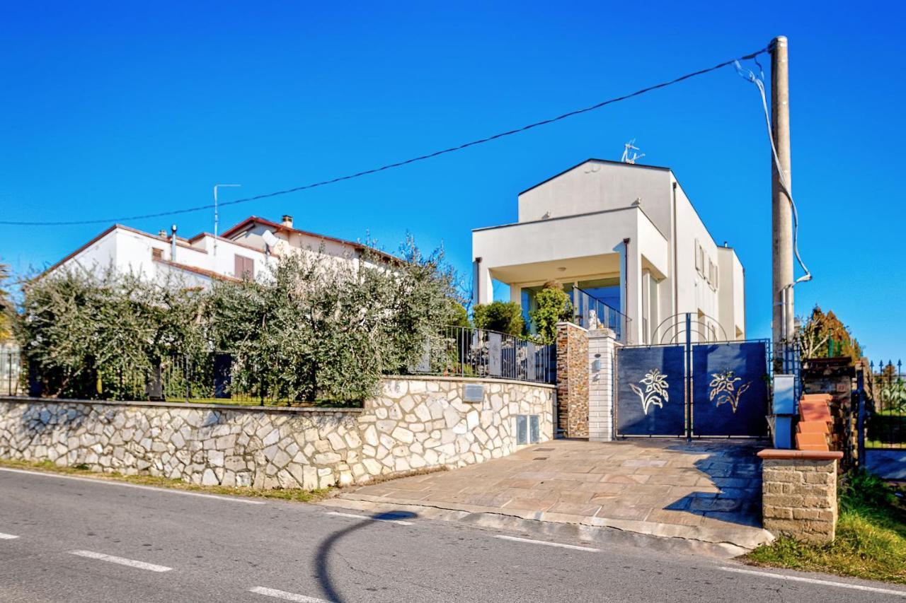 Villa Il Poggino - Modern House Фояно-делла-Кьяна Экстерьер фото